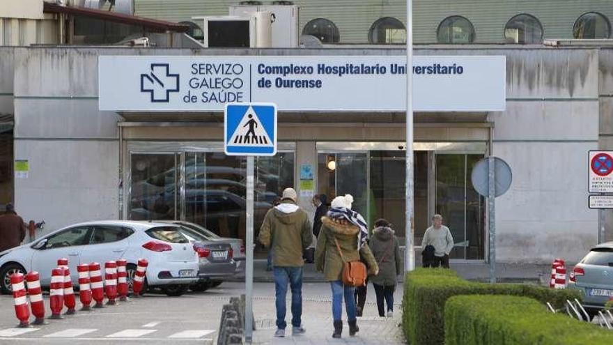 Entrada al complejo hospitalario de Ourense // J.Regal