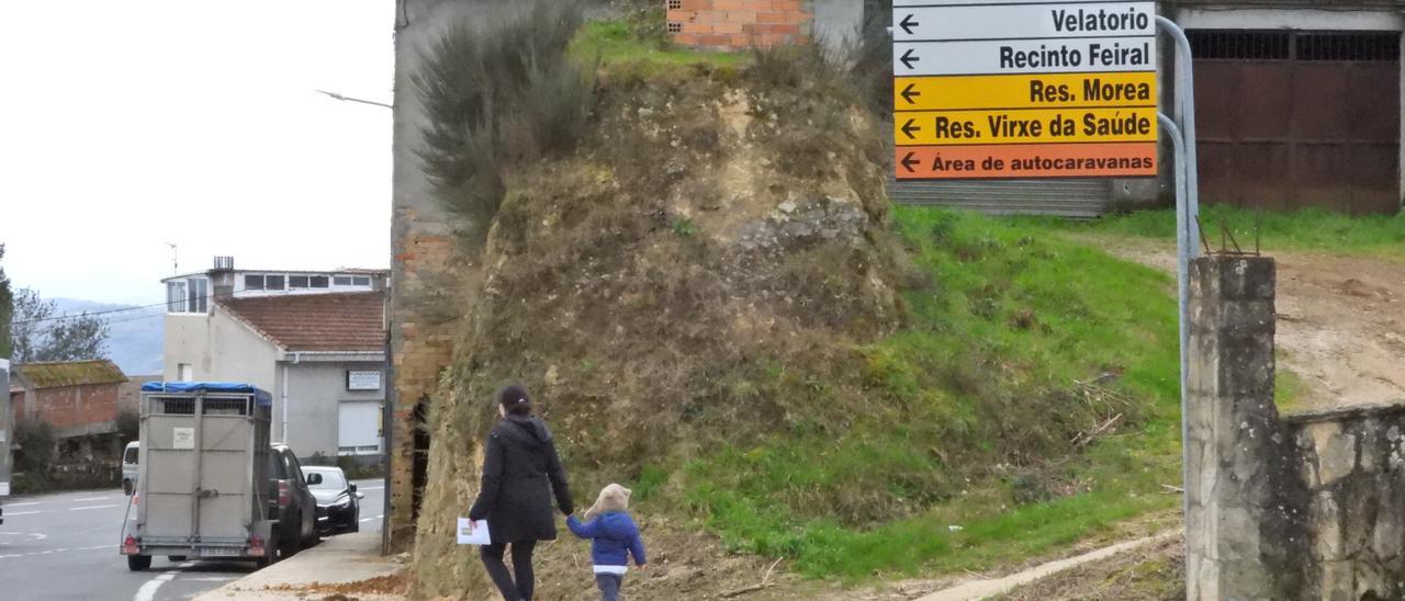 Las interacciones sociales son mínimas en concellos rurales afectados por el cierre total.  // F. Casanova