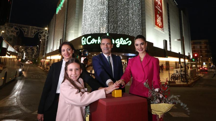 Las Belleas del Foc 2023 encienden el alumbrado navideño del Corte Inglés.