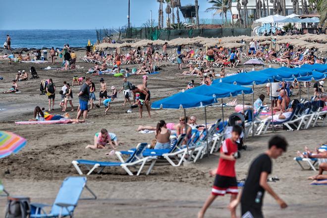 La Playa de Las Vistas, en Arona, este sábado 8 de abril.