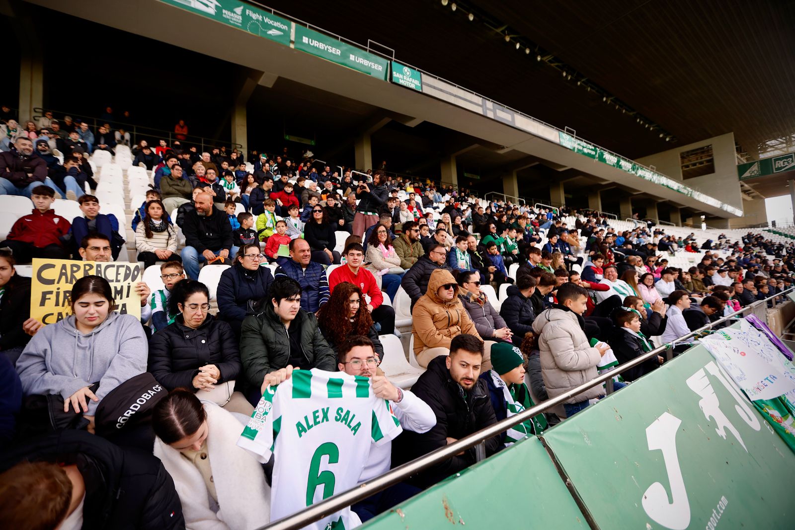 El Córdoba entrena ante su afición en El Arcángel