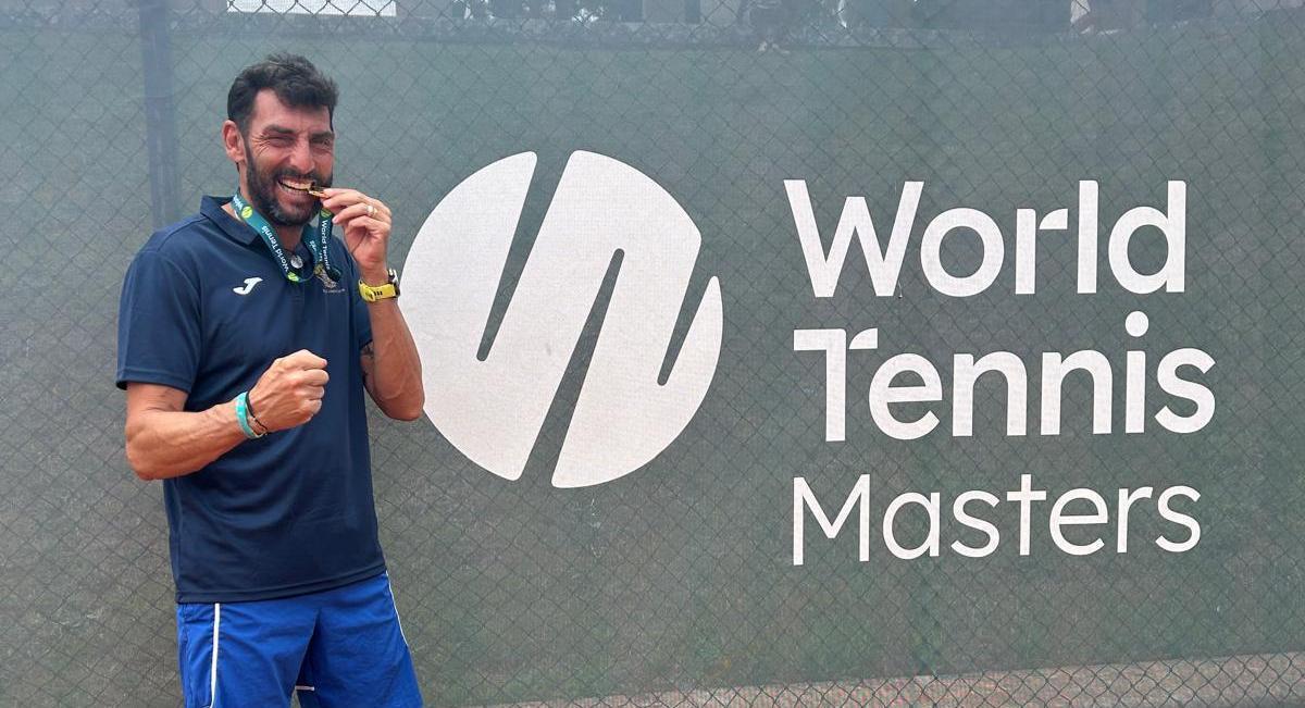 Javi Martínez festeja el triunfo en la final individual del Mundial de Lisboa.