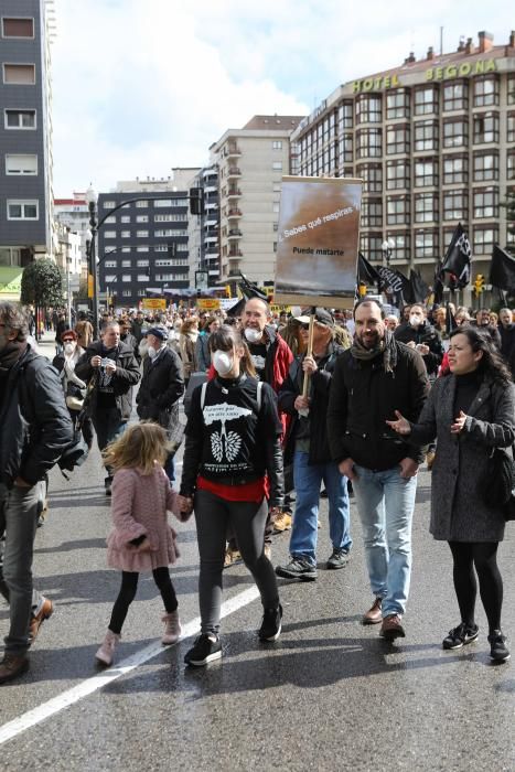 Manifestación en las calles de Gijón contra la contaminación en Asturias