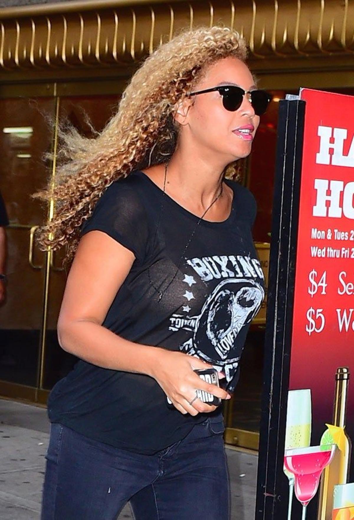 Beyoncé con un look cómodo se pone a correr a la salida del estudio en Nueva York