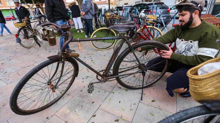 Récord de participación en el encuentro comarcal de bicicletas clásicas