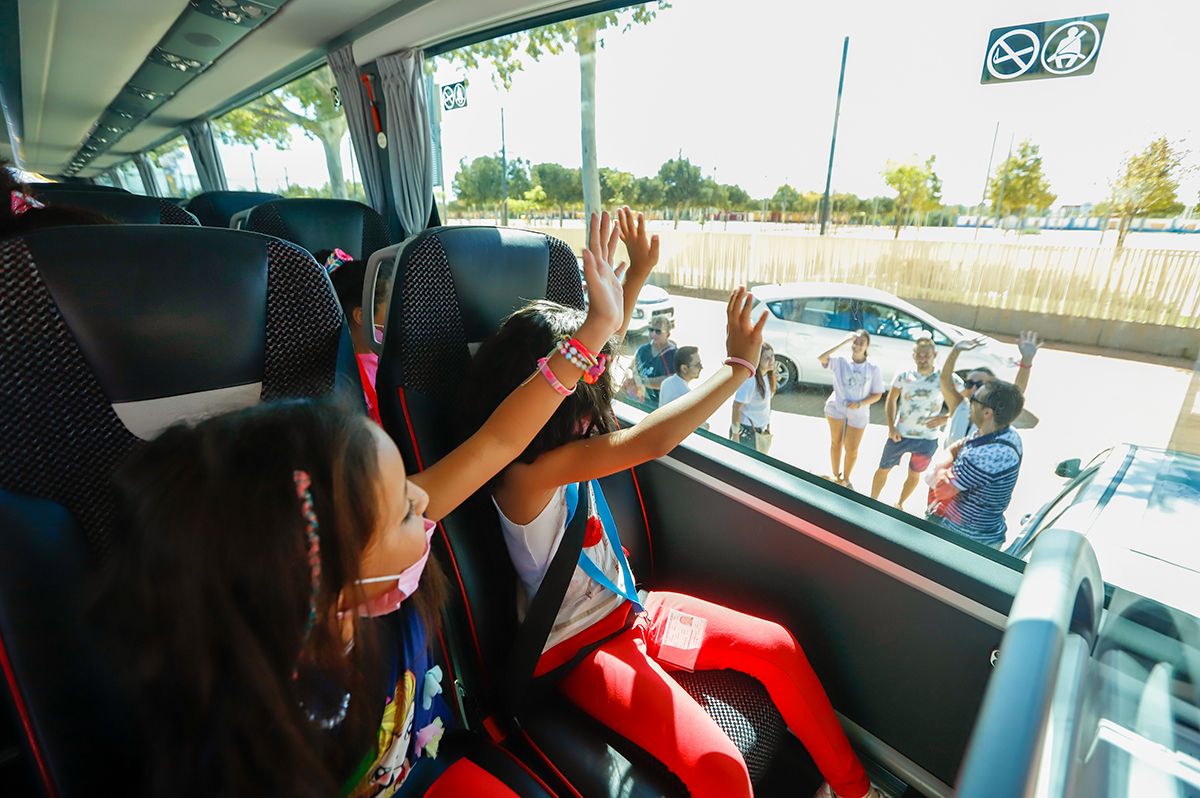 Emoción en la despedida de los niños Saharauis