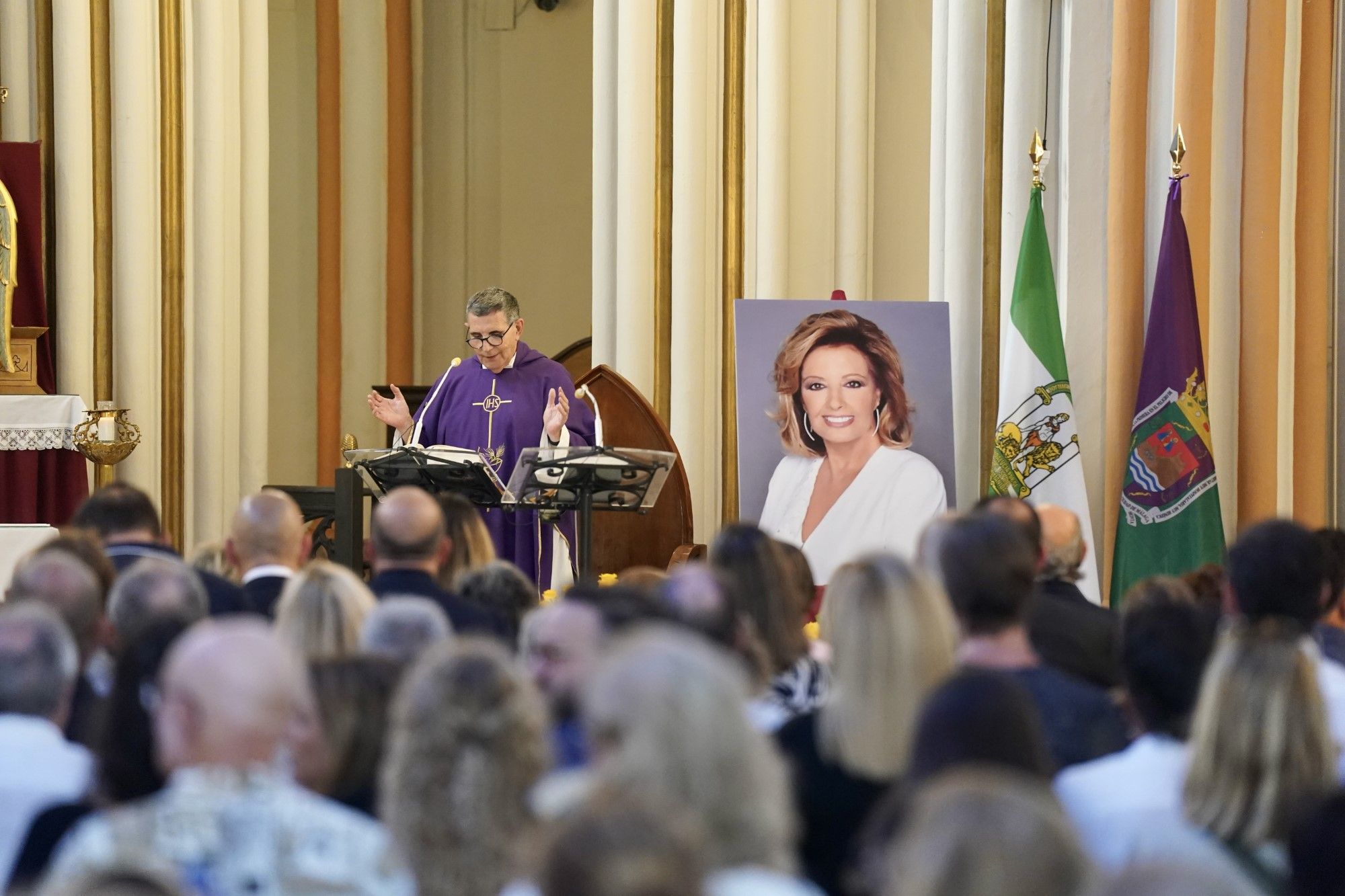 Multitudinario último adiós a María Teresa Campos en Málaga