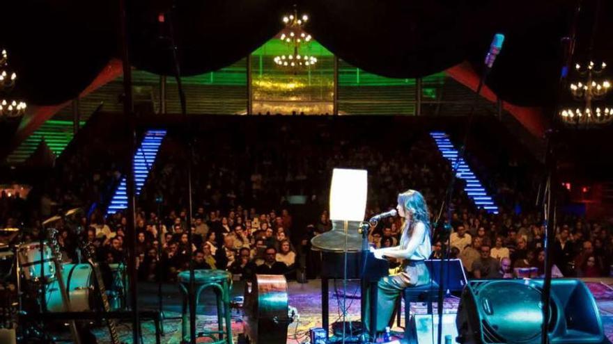 Actuación de Ele, una de las promesas del pop español que esta noche está en O Grove. // Faro