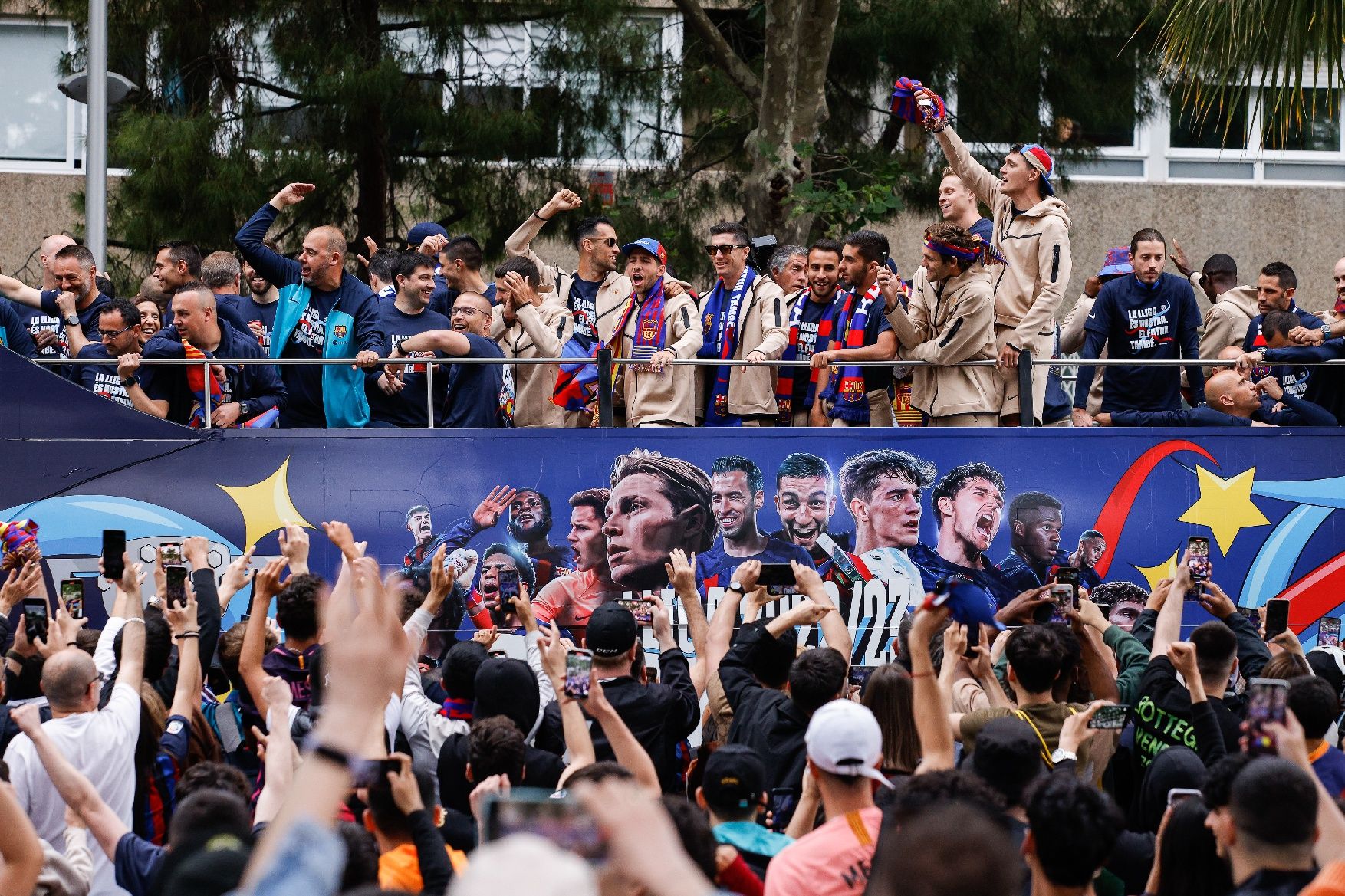 La rua de campions del Barça, en imatges