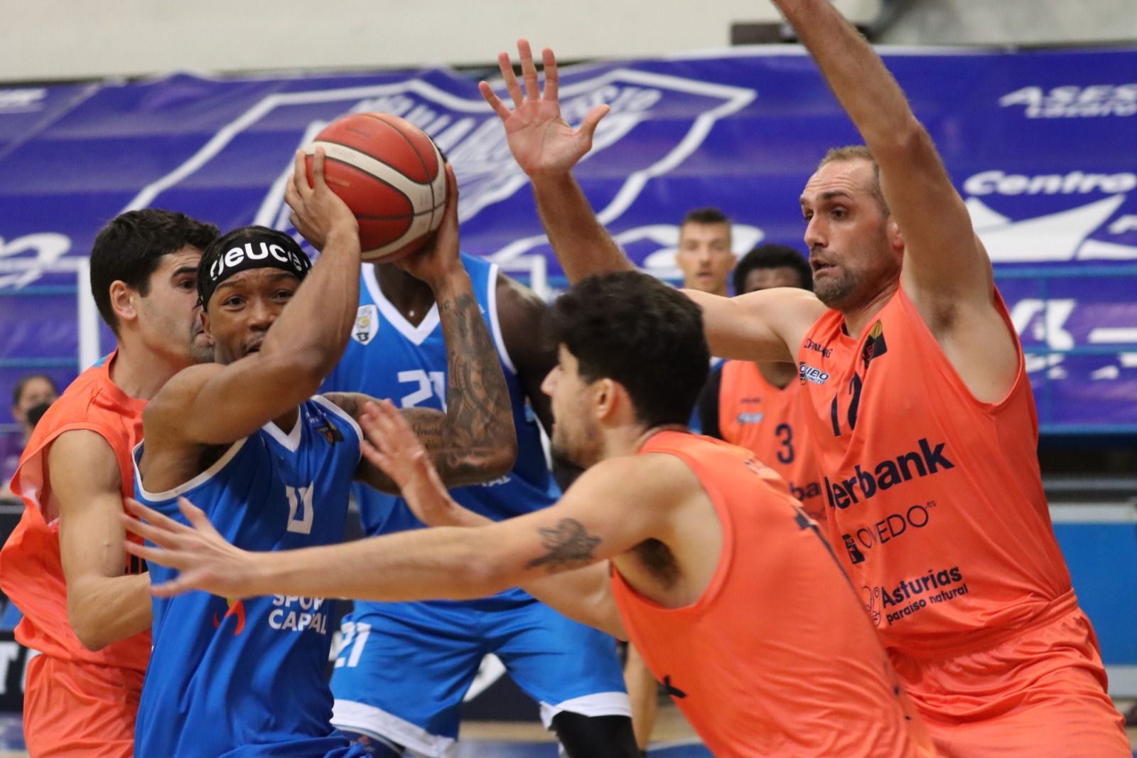 El Liberbank Oviedo Baloncesto gana en Melilla (72-80)