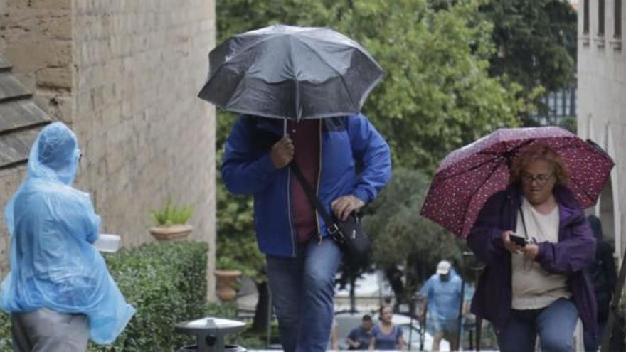Vuelve a bajar a amarilla la alerta por tormenta en Mallorca y Pitiusas