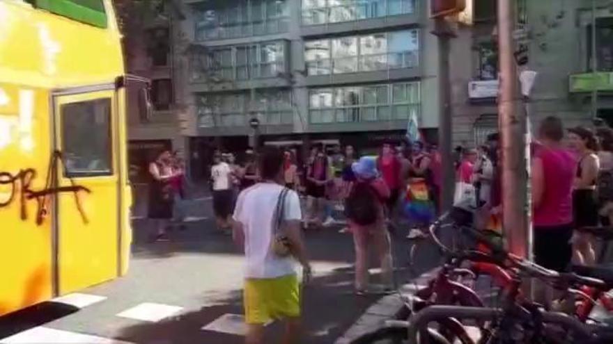 Cs denuncia pintades a un bus del partit que commemorava el Pride Barcelona