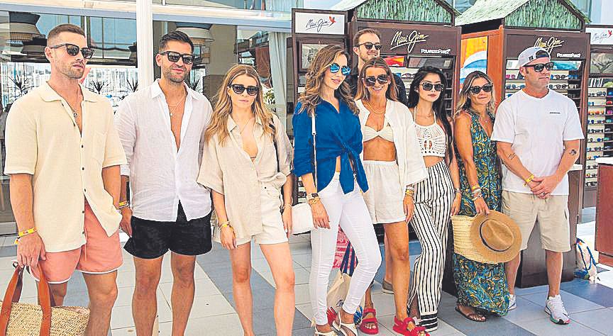 Ali Gordon, Kosta Williams, Charlotte Olivia, Paloma Lago, Silvia Bartabac, Philippe Hehmann, Caroline Hu, Maider Luna y Fonsi Nieto.