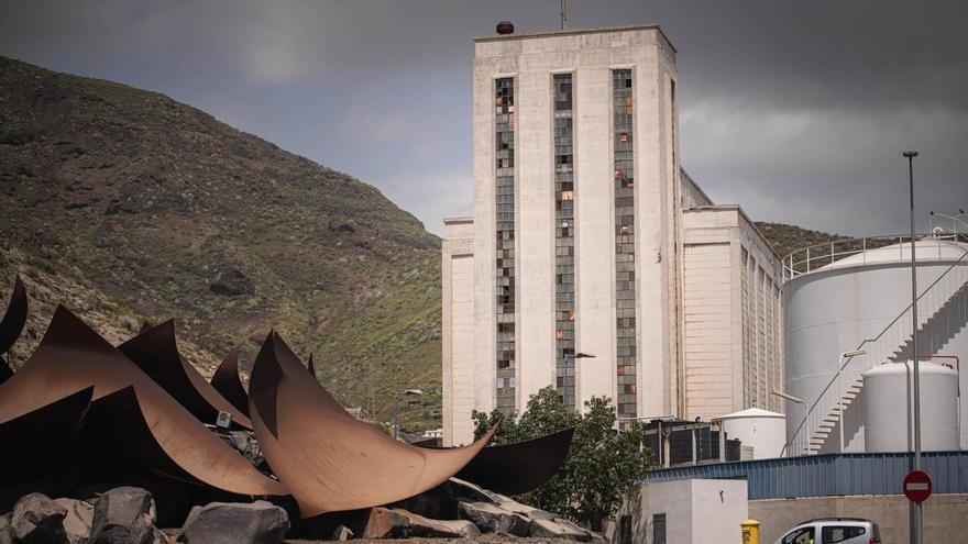 La propuesta que el Puerto de Santa Cruz de Tenerife "rechazó" para salvar el silo de grano: convertirlo en una incubadora tecnológica