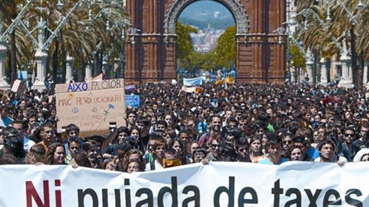 Manifestación en contra del aumento de las tasas universitarias, el pasado 3 de mayo, a su paso por el paseo de Lluís Companys de Barcelona.