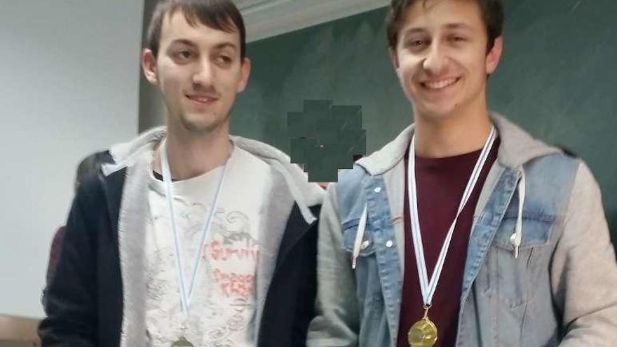 Los dos alumnos clasificados para la Olimpiada Nacional. // IES M.S.