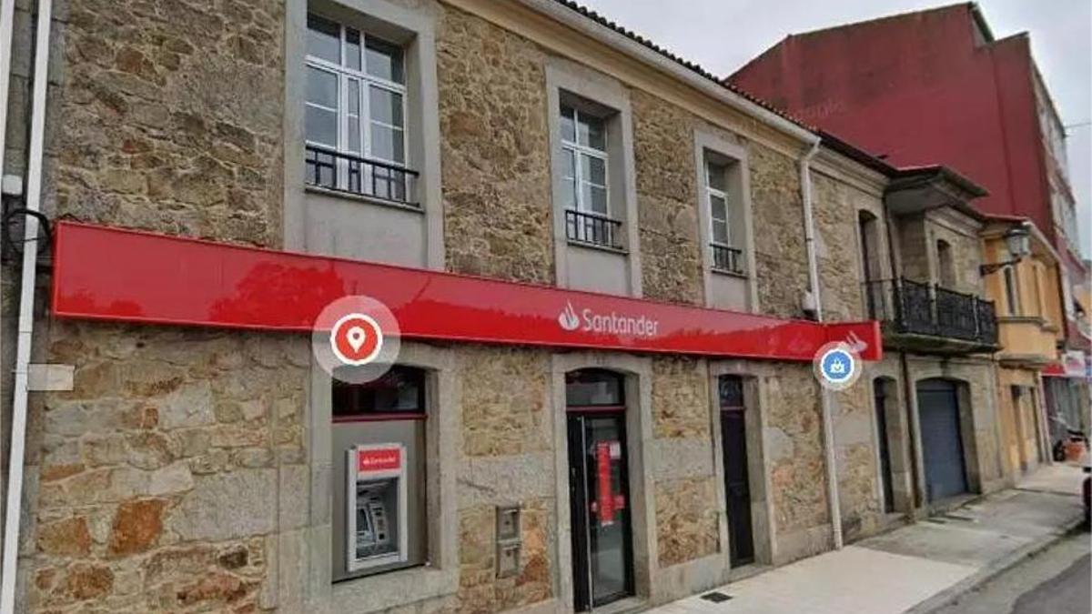 Agencia del Banco Santander, en A Ponte do Porto, Camariñas.