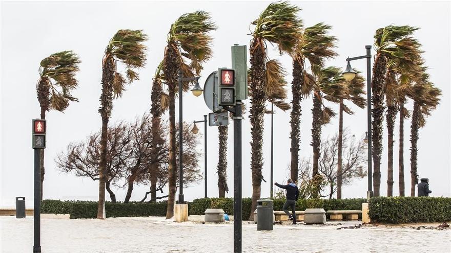 El frío, la lluvia y el viento que trae &#039;Alex&#039; seguirán la próxima semana