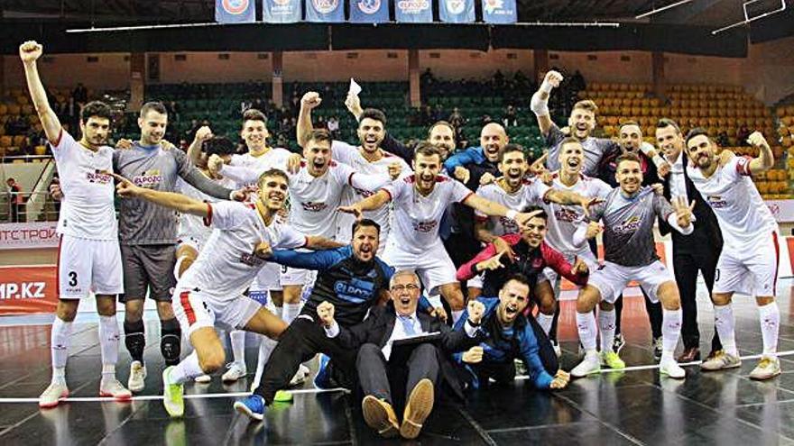 La plantilla de ElPozo celebrando el pase a la Final Four hace unos meses.