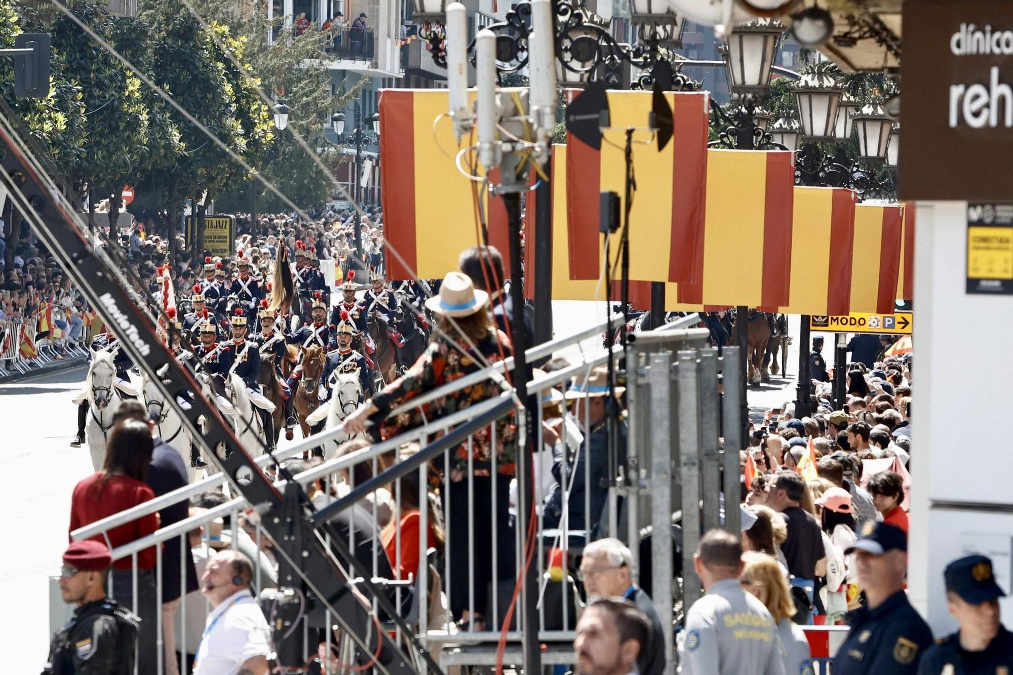 EN IMÁGENES: Así fue el multitudinario desfile en Oviedo por el Día de las Fuerzas Armadas