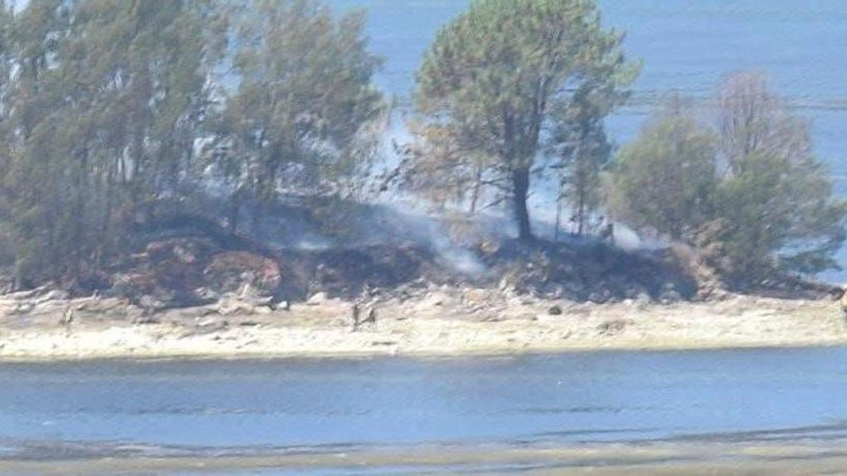 Incendio en una de las islas Alvedosas el 1 de julio