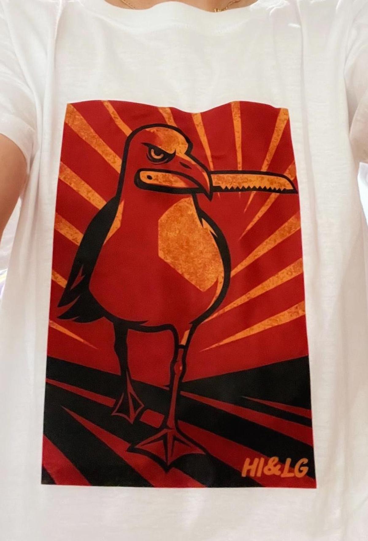 La camiseta diseñada por HI&LG (Hugo Izarra y Lara Graña).