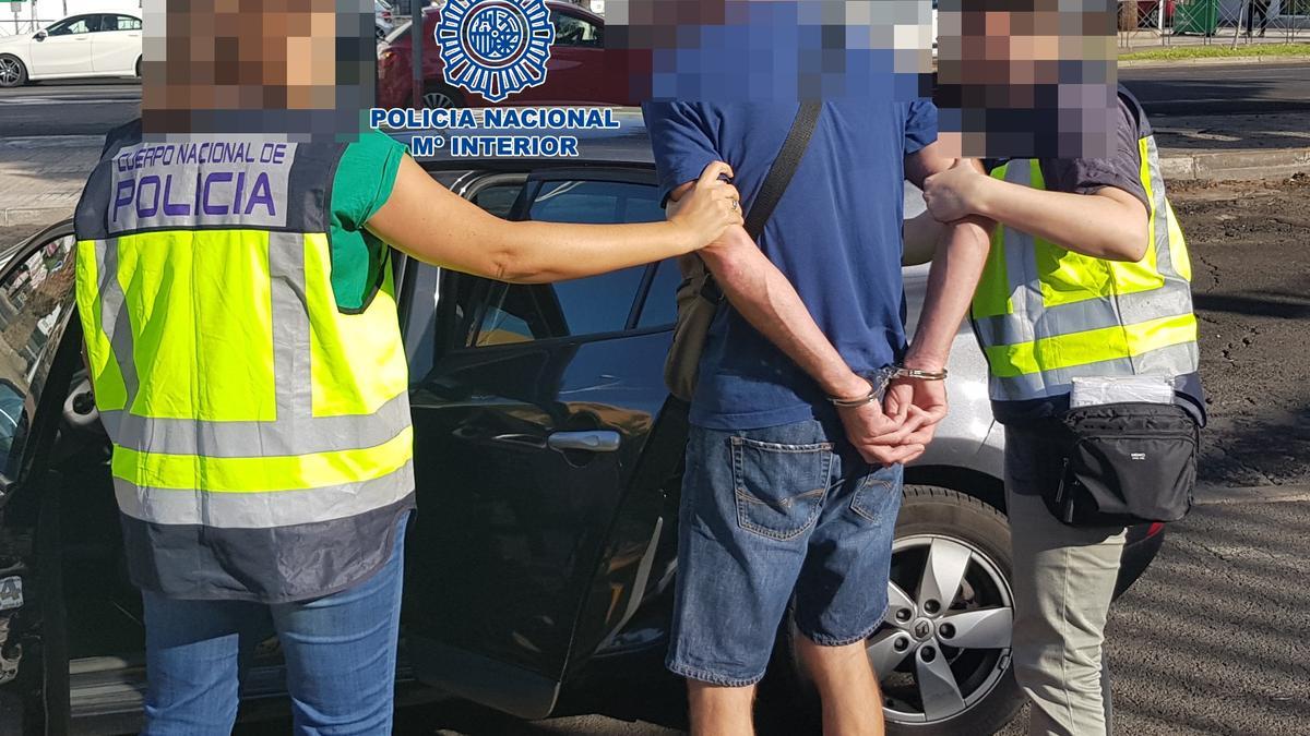 Detenido en Adeje (Tenerife) un letón buscado por delitos informáticos valorados en 1,3 millones