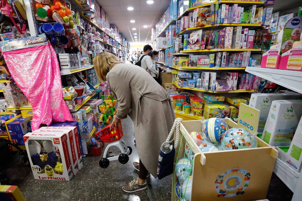 China racanea los juguetes al Papá Noel de Ibiza