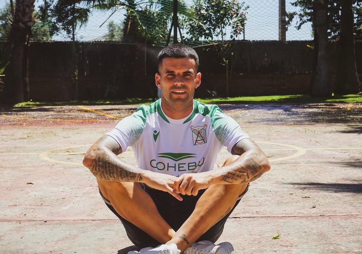 Álex Martínez con la elástica del Atlético Sanluqueño