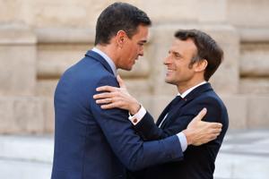 El presidente francés Emmanuel Macron recibe al español Pedro Sánchez en el Palacio de Versalles, el pasado 10 de marzo de 2022.