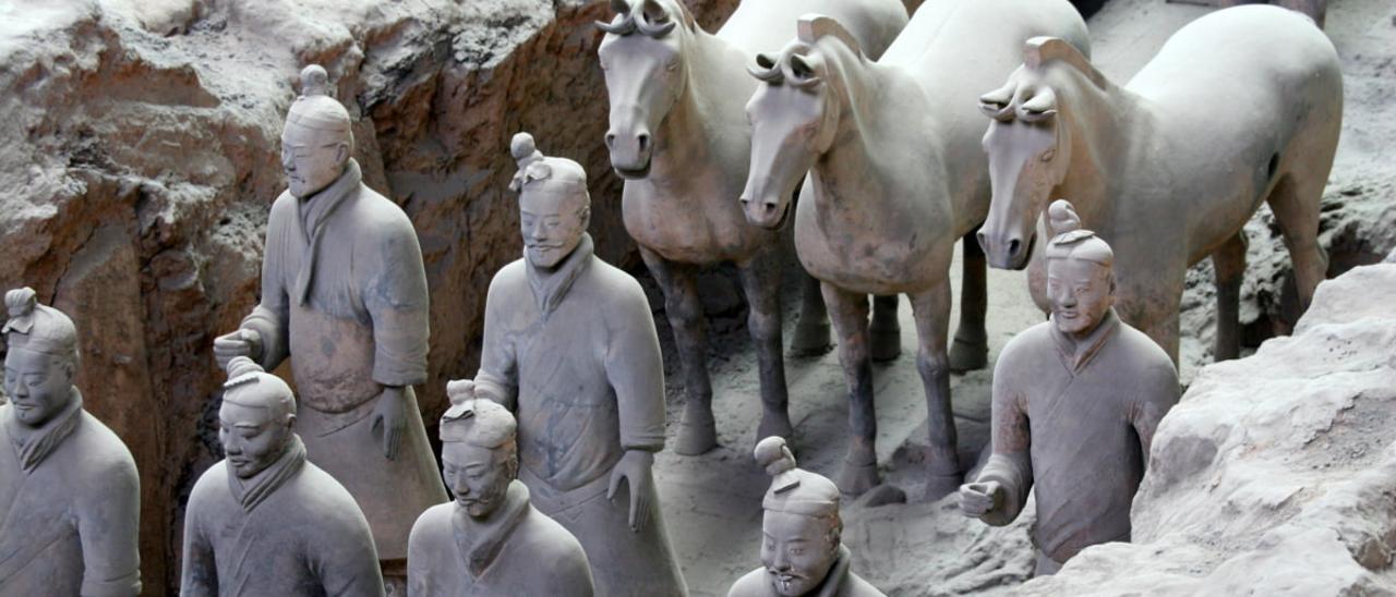 Una imagen de algunos de los guerreros de terracota de Xian.
