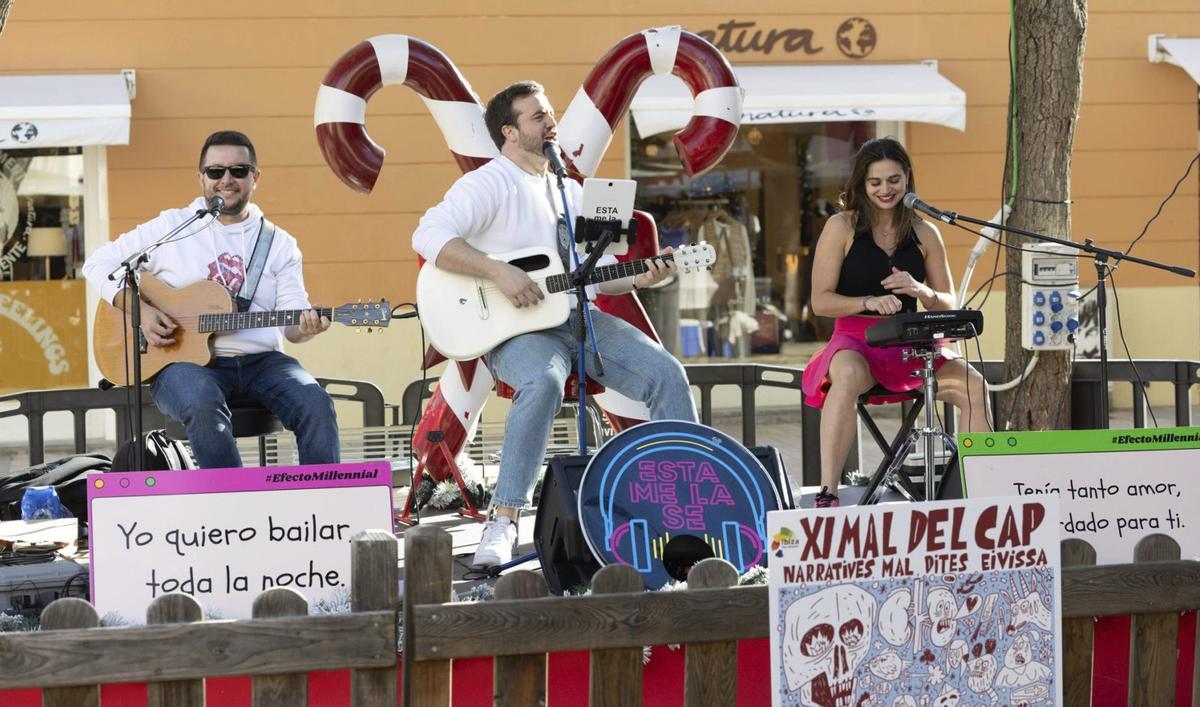 El Festival Mal del Cap 2026 se presentó ayer con una gran fiesta prenavideña en la plaza del Parque de Vila. | FOTOS DE VICENT MARÍ