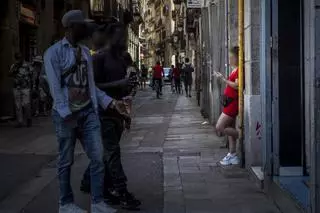 Barcelona dejará de multar a las prostitutas y castigará más a los clientes y publicitar sexo de pago