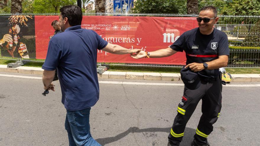 Los bomberos de Alicante buscan el apoyo de Mazón para negociar antes de la Cremà