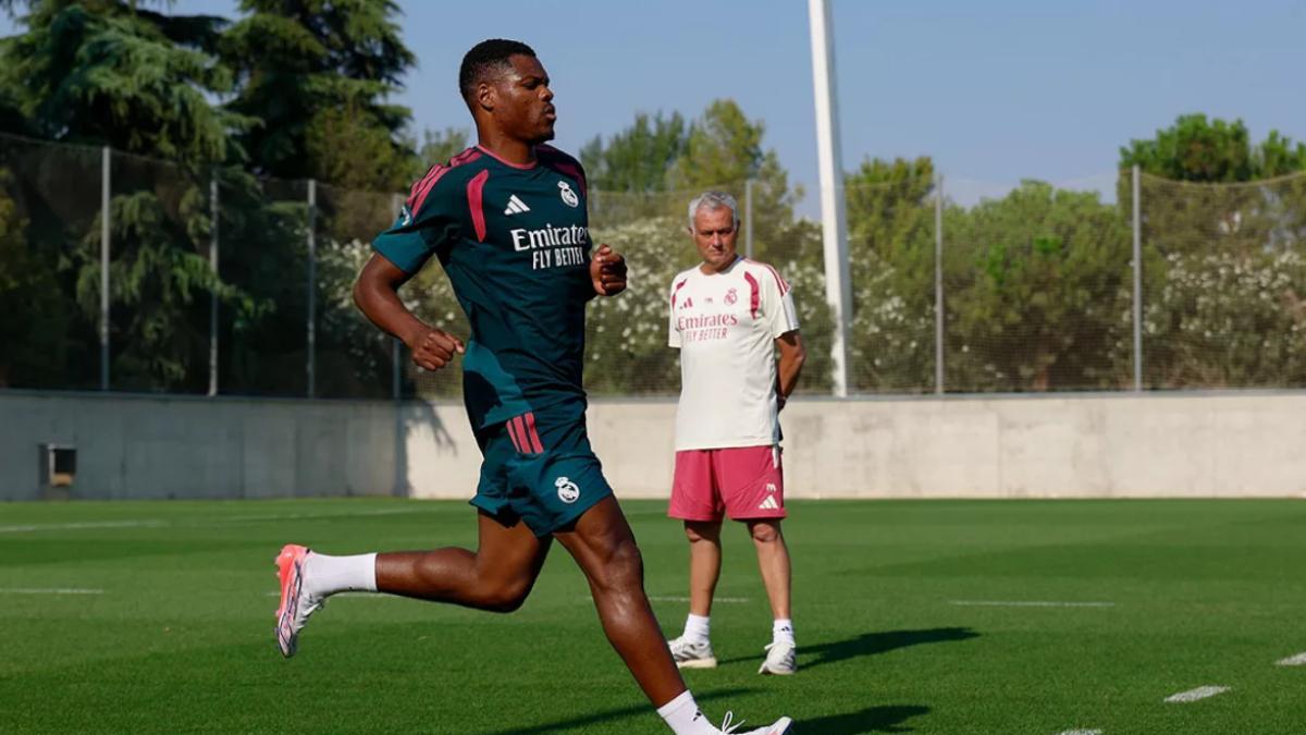 Dumfries, entrenando con el Real Madrid