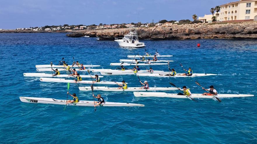 Un momento de la competición de kayak de mar celebrada en Ciutadella con motivo de la I Copa de España para jóvenes promesas. | CN SANTA EULÀRIA