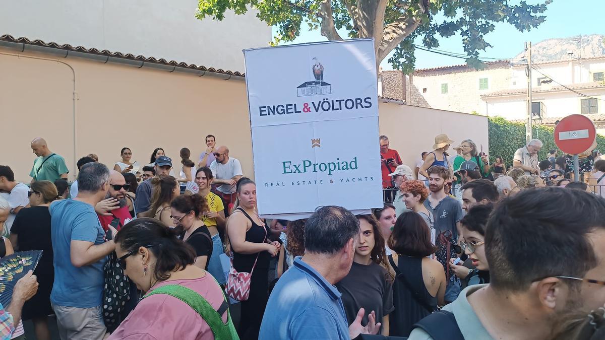 FOTOS | La protesta de Sóller contra la masificación turística, en imágenes FOTOS | La protesta de Sóller contra la masificación turística, en imágenes