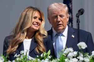Melania niega relación alguna con el pederasta Epstein