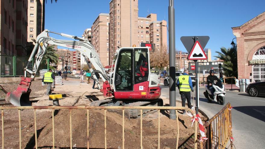 Arrancan las obras para adecuar el paso a nivel de Cervantes en Lorca