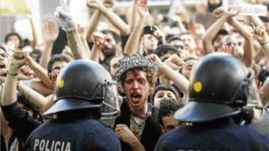 Els manifestants van interceptar els cotxes oficials a la Meridiana