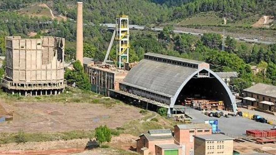 Vista general de les instal.lacions mineres del sector de Vilafruns