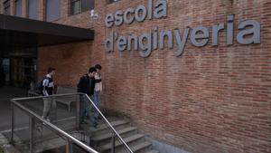 Quatre de cada 10 migrants que arriben a Espanya tenen estudis superiors