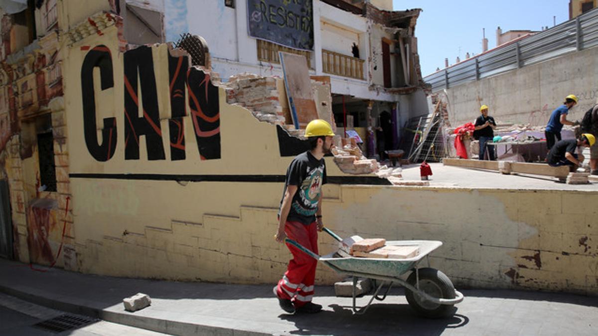 Jornada ciudadana de reconstrucción en Can Vies, el pasado 7 de junio.