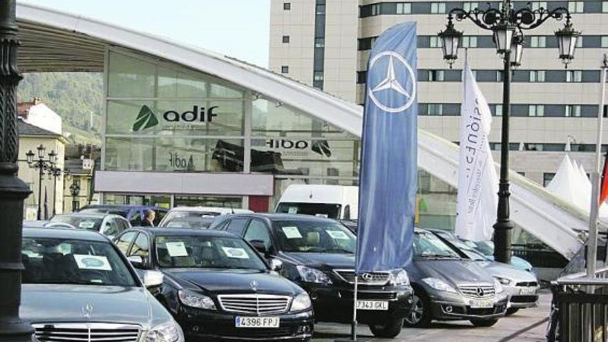 La exposición de coches en la Losa de Renfe en la feria del pasado año.