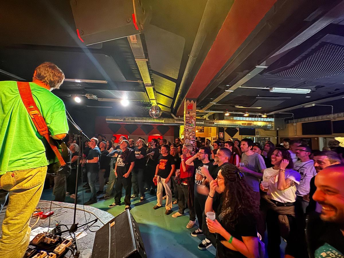 Un concert del Saltamarges Fest a l’ATV de Sarrià de Ter.