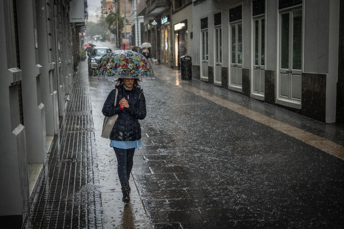 Fuertes lluvias en Santa Cruz de Tenerife Fuertes lluvias en Santa Cruz de Tenerife