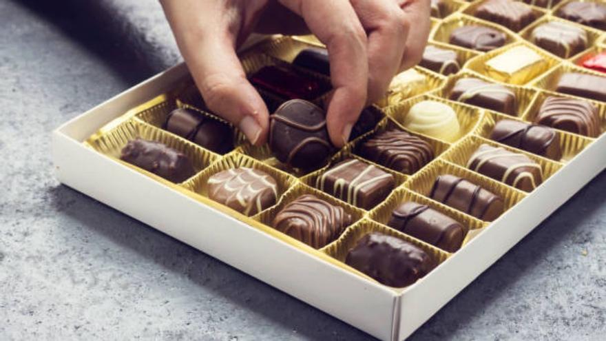 Ojo si regalas bombones en San Valentín: esta es la mítica caja de chocolates que la OCU señala como la peor del mercado