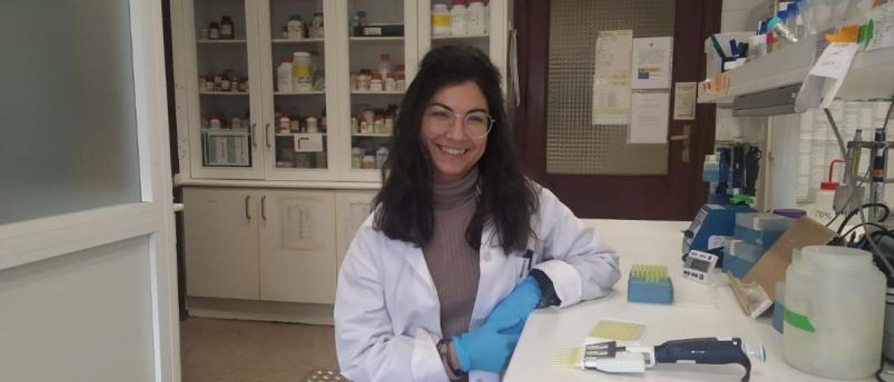 La investigadora bueuesa Irene López, ayer, en el laboratorio de la Universidad Complutense.   | //