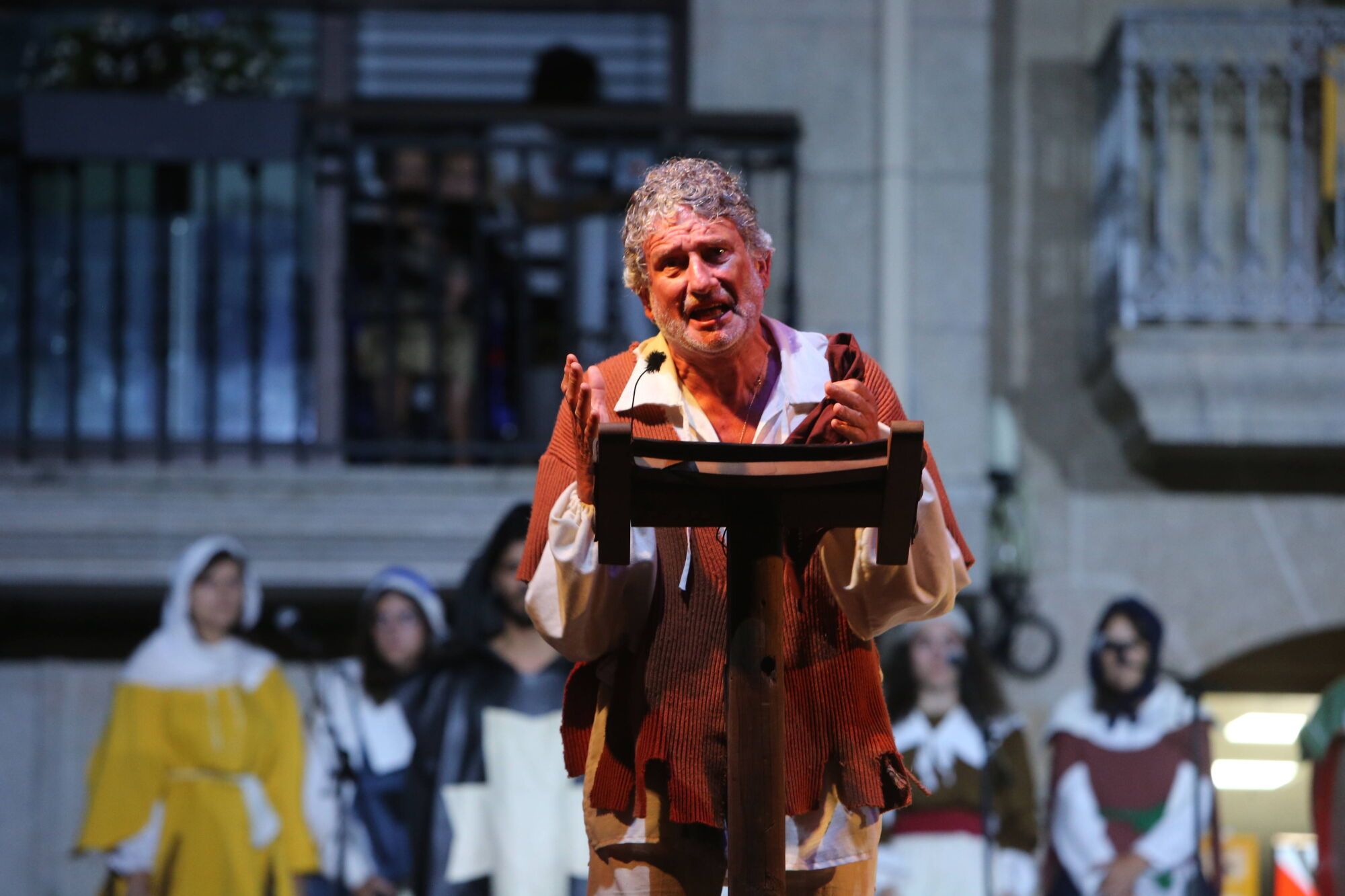 REPRESENTACION TEATRAL DE LA INVASION TURCA DEFENSA DA VILA POR LAS CALLES DE CANGAS