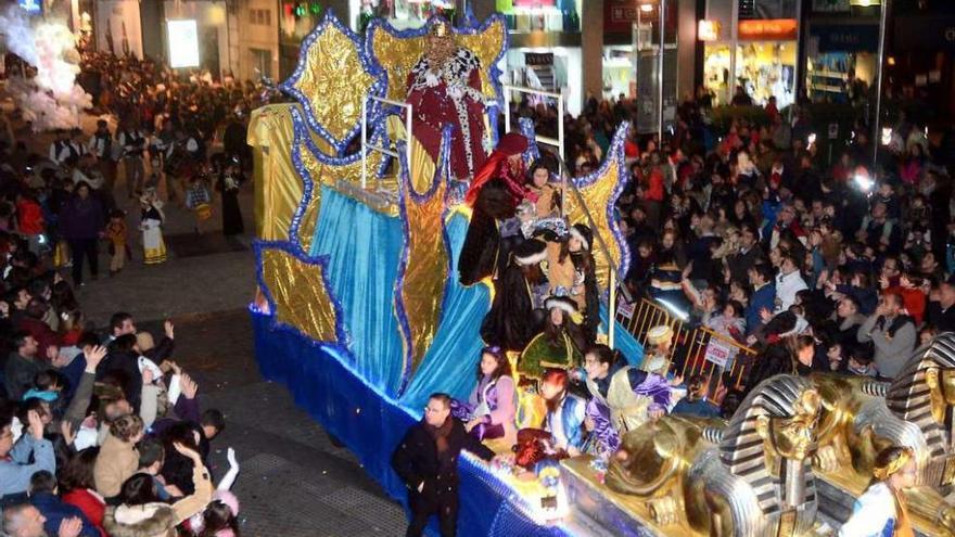 Una de las carrozas de los Reyes Magos en la Cabalgata del pasado año. // Rafa Vázquez